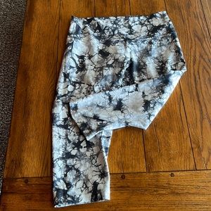 Lululemon size 10 cropped leggings